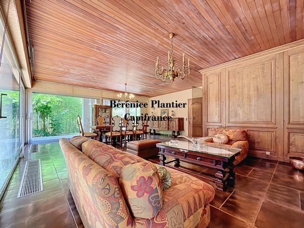 VÉTRAZ-MONTOUX – VILLA D’ARCHITECTE À RÉNOVER SUR GRANDE PARCELLE DIVISIBLE