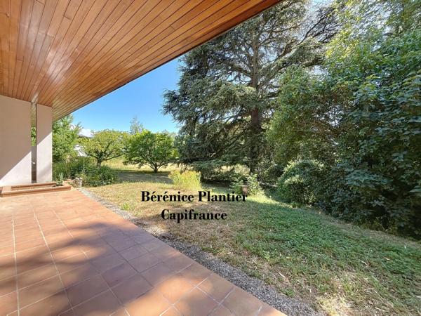 VÉTRAZ-MONTOUX – VILLA D’ARCHITECTE À RÉNOVER SUR GRANDE PARCELLE DIVISIBLE