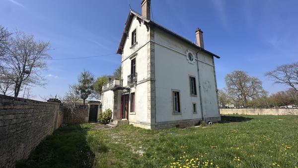 Propriete
                                                                                                                                                                                                                                                                                                                        7 pièce(s)                                                                                                                                                                                                          5 chambre(s)                                                                                                                                                                                                          217  m²