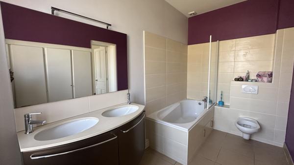 Propriete
                                                                                                                                                                                                                                                                                                                        7 pièce(s)                                                                                                                                                                                                          5 chambre(s)                                                                                                                                                                                                          217  m²