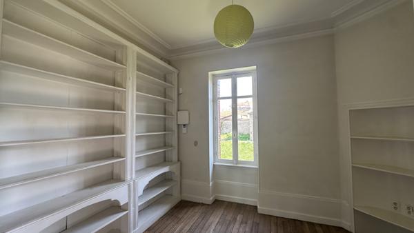 Propriete
                                                                                                                                                                                                                                                                                                                        7 pièce(s)                                                                                                                                                                                                          5 chambre(s)                                                                                                                                                                                                          217  m²