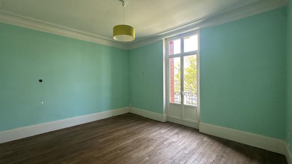 Propriete
                                                                                                                                                                                                                                                                                                                        7 pièce(s)                                                                                                                                                                                                          5 chambre(s)                                                                                                                                                                                                          217  m²