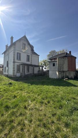 Propriete
                                                                                                                                                                                                                                                                                                                        7 pièce(s)                                                                                                                                                                                                          5 chambre(s)                                                                                                                                                                                                          217  m²