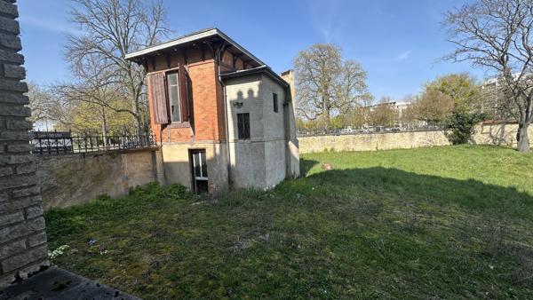 Propriete
                                                                                                                                                                                                                                                                                                                        7 pièce(s)                                                                                                                                                                                                          5 chambre(s)                                                                                                                                                                                                          217  m²