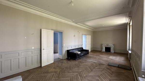 Propriete
                                                                                                                                                                                                                                                                                                                        7 pièce(s)                                                                                                                                                                                                          5 chambre(s)                                                                                                                                                                                                          217  m²