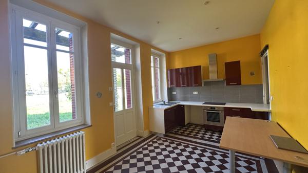 Propriete
                                                                                                                                                                                                                                                                                                                        7 pièce(s)                                                                                                                                                                                                          5 chambre(s)                                                                                                                                                                                                          217  m²