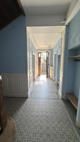 Propriete
                                                                                                                                                                                                                                                                                                                        7 pièce(s)                                                                                                                                                                                                          5 chambre(s)                                                                                                                                                                                                          217  m²