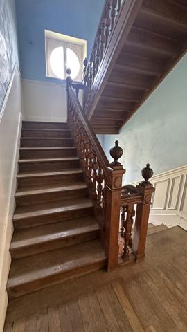 Propriete
                                                                                                                                                                                                                                                                                                                        7 pièce(s)                                                                                                                                                                                                          5 chambre(s)                                                                                                                                                                                                          217  m²