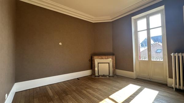 Propriete
                                                                                                                                                                                                                                                                                                                        7 pièce(s)                                                                                                                                                                                                          5 chambre(s)                                                                                                                                                                                                          217  m²