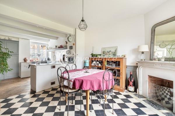 Maison
                                                                                                                                                                                                                                                                                                                        7 pièce(s)                                                                                                                                                                                                          4 chambre(s)                                                                                                                                                                                                          135  m²