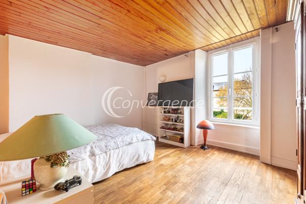 Maison
                                                                                                                                                                                                                                                                                                                        7 pièce(s)                                                                                                                                                                                                          4 chambre(s)                                                                                                                                                                                                          135  m²