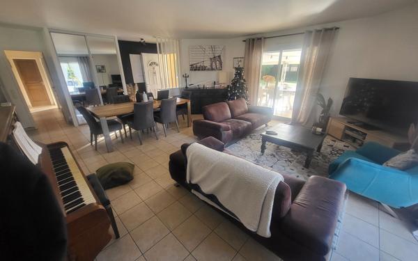 Maison à vendre    5 pièces •  Bascons