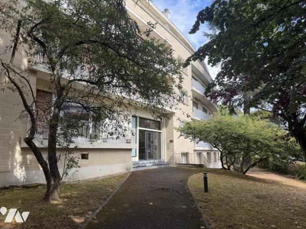 CAEN - Jardin des Plantes - T5 - 2 chambres poss 3 - Balcon - 2 Garages.