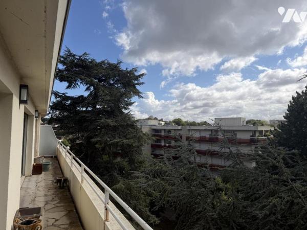 CAEN - Jardin des Plantes - T5 - 2 chambres poss 3 - Balcon - 2 Garages.