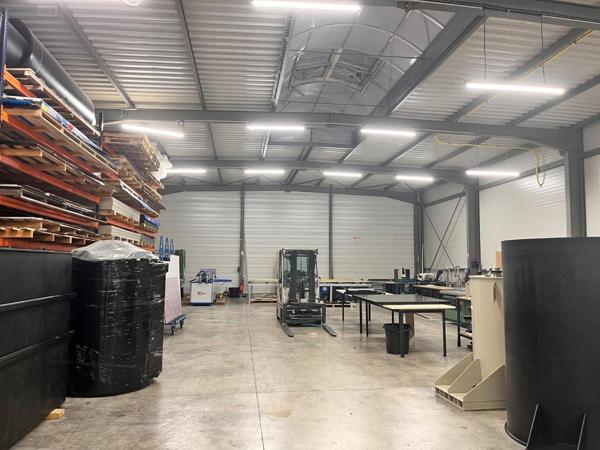 Entrepôt et bureaux à louer à Cormontreuil dans la Marne (51350), ref : 51083/LOCA/971