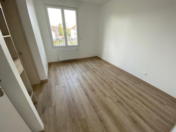Exclusivité GUY HOQUET DE MORET : Bel appartement de 58 m2 au 1er Etage d'un immeuble construit en 2021