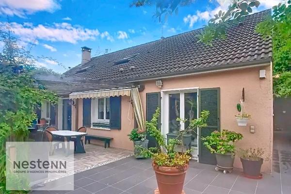 À VENDRE Saint Germain Les Arpajon Belle Maison familiale 176 m², vie de plain-pied, combles aménagés et dépendances aménagées sur terrain de 2142 m² à Saint Germain Les Arpajon