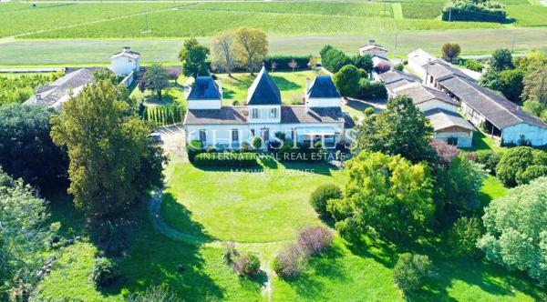 Magnifique château avec vignoble proche de Bordeaux.