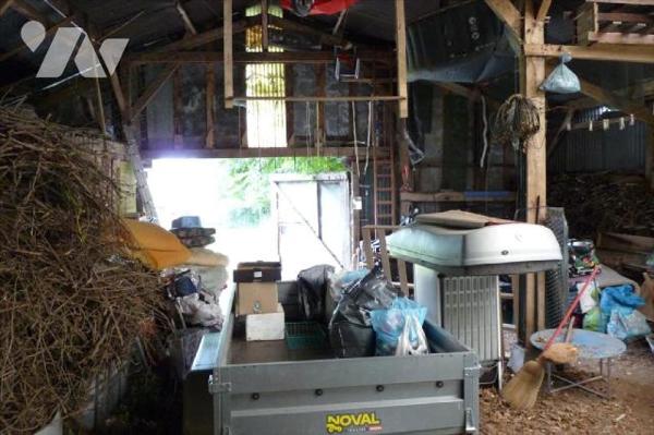 A vendre à Champgenéteux(53), une maison en pierres comprenant une entrée-couloir, cuisine-sall...