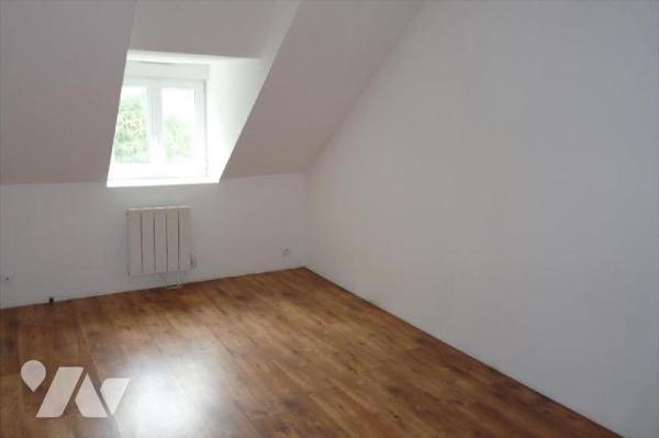 A vendre à Champgenéteux(53), une maison en pierres comprenant une entrée-couloir, cuisine-sall...