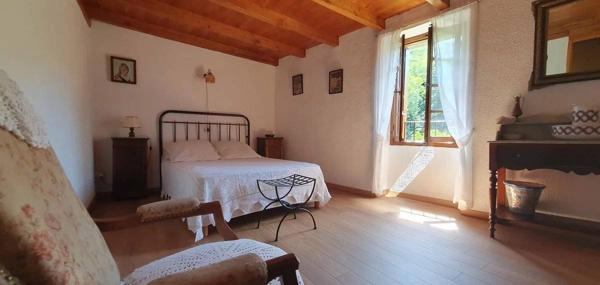 Maison de village en pierre – Serviès (commune d’Avène) – 100 m² – Terrasses et jardin.