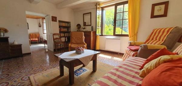 Maison de village en pierre – Serviès (commune d’Avène) – 100 m² – Terrasses et jardin.