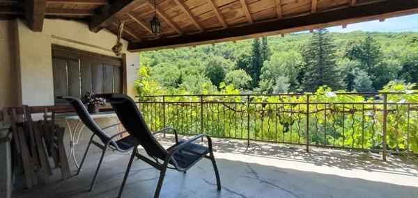 Maison de village en pierre – Serviès (commune d’Avène) – 100 m² – Terrasses et jardin.