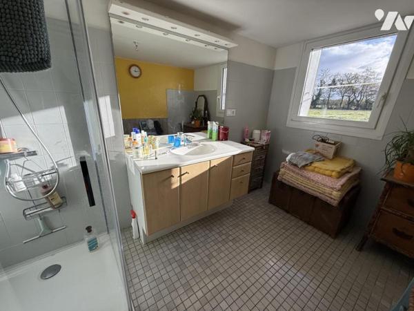 A 1.5 KMS DU CENTRE DE THEIX