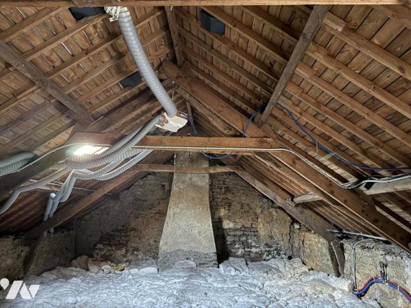 A 1.5 KMS DU CENTRE DE THEIX