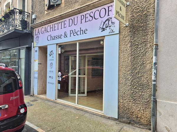 LIMOUX LOCAL DANS UNE RUE COMMERCANTE