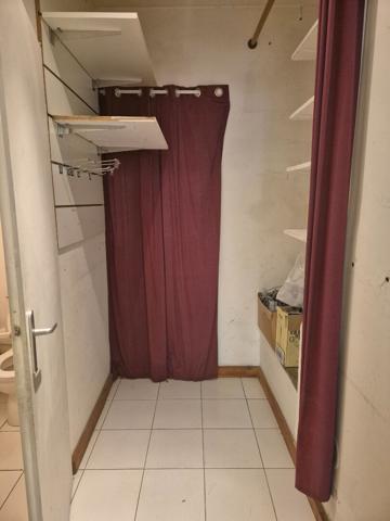 LIMOUX LOCAL DANS UNE RUE COMMERCANTE