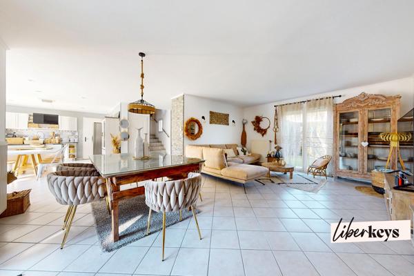 Maison individuelle familiale 6 pièces - Terrain de 500 m² avec piscine et terrain de pétanque - Genas dans le quartier d'Azieu 