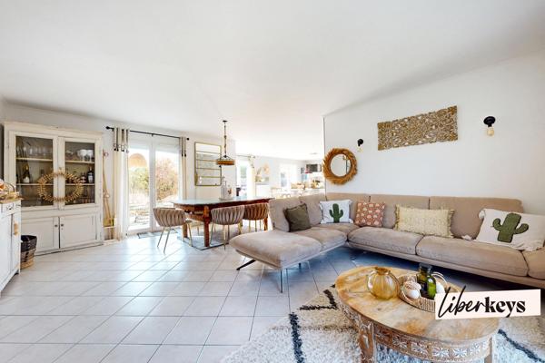 Maison individuelle familiale 6 pièces - Terrain de 500 m² avec piscine et terrain de pétanque - Genas dans le quartier d'Azieu 