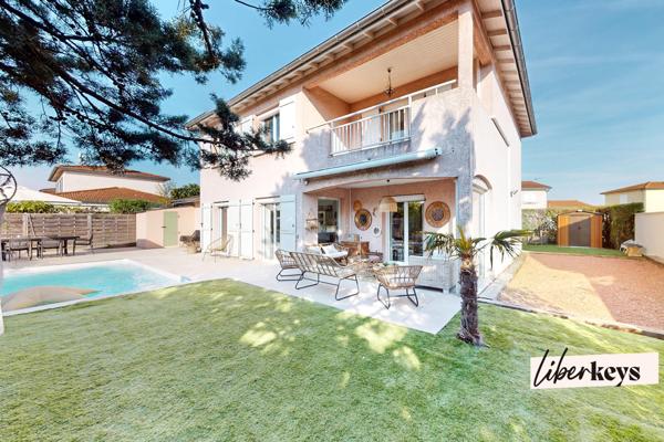 Maison individuelle familiale 6 pièces - Terrain de 500 m² avec piscine et terrain de pétanque - Genas dans le quartier d'Azieu 