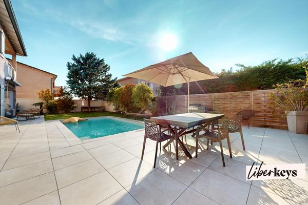 Maison individuelle familiale 6 pièces - Terrain de 500 m² avec piscine et terrain de pétanque - Genas dans le quartier d'Azieu 