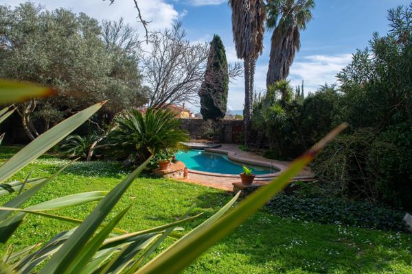 AUTHENTIQUE MAS 240m², 5min DE PERPIGNAN