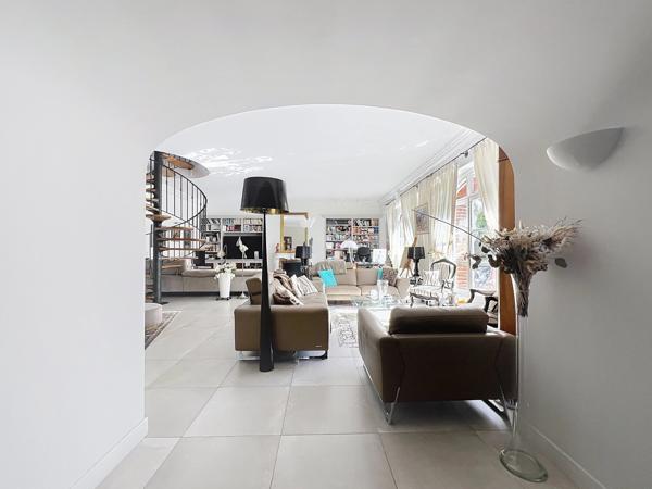 AUTHENTIQUE MAS 240m², 5min DE PERPIGNAN