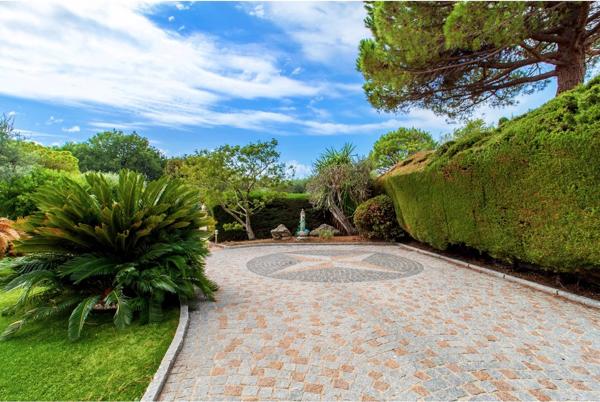 Villa avec un emplacement d'exception