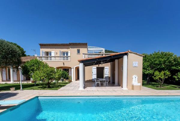 Villa avec un emplacement d'exception
