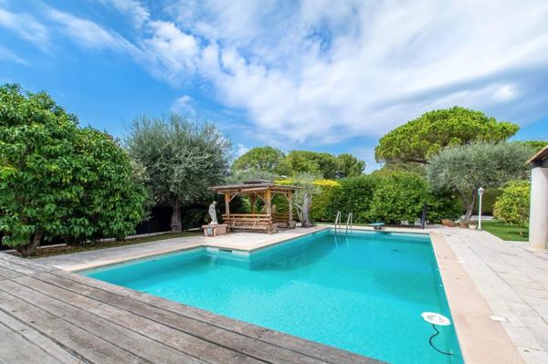 Villa avec un emplacement d'exception