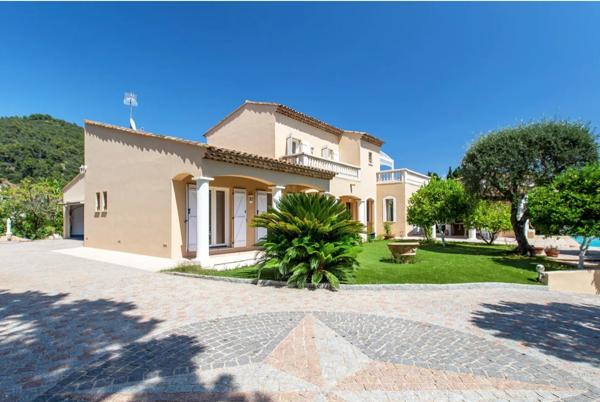 Villa avec un emplacement d'exception