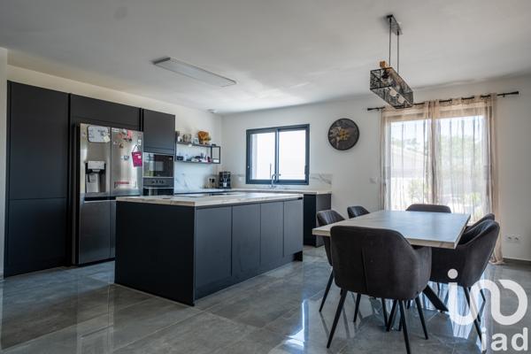Maison à vendre 4 pièces 133 m² Saint-Étienne-de-Fontbellon