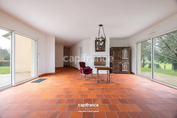 Propriété de plein-pied à fort potentiel — ENVIRONNEMENT PRÉSERVÉ SANS VIS-A-VIS