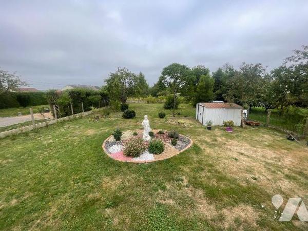 A ACHETER sur la commune d'ARCISSES (Brunelles)

Un pavillon soigneusement entretenu, compren...