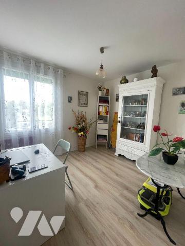 A ACHETER sur la commune d'ARCISSES (Brunelles)

Un pavillon soigneusement entretenu, compren...