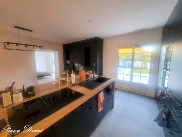 Maison meublée à louer 6 pièces SAINT XANDRE (17) - 4 chambres dont 1 suite parentale, bureau - Piscine - Garage 42 m2