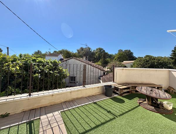 VALLABREGUES - MAISON 5 PIECES - JARDIN - GARAGE - PISCINE