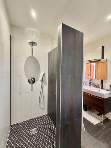 VALLABREGUES - MAISON 5 PIECES - JARDIN - GARAGE - PISCINE