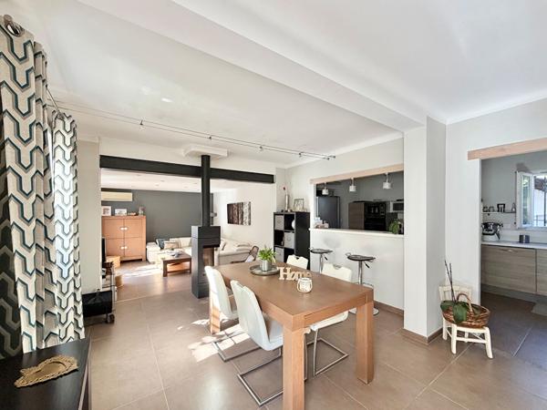 VALLABREGUES - MAISON 5 PIECES - JARDIN - GARAGE - PISCINE