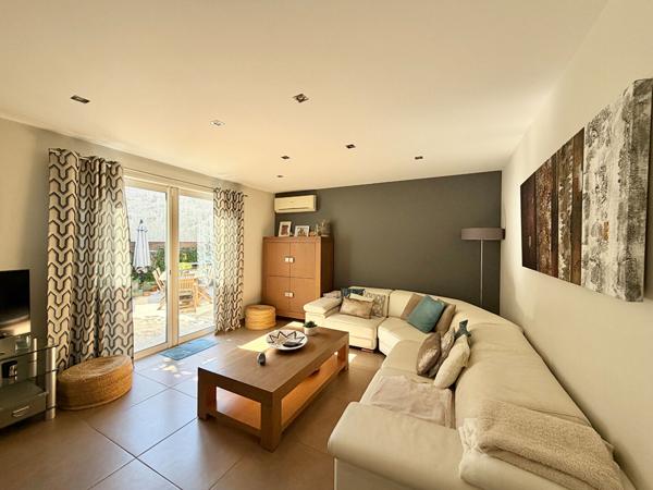 VALLABREGUES - MAISON 5 PIECES - JARDIN - GARAGE - PISCINE